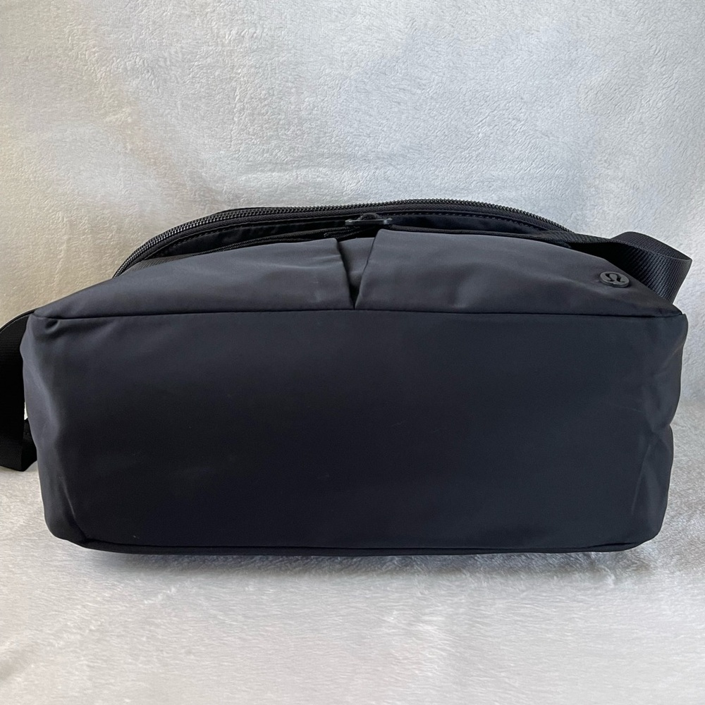 Lululemon All Night Festival Bag Large in Black Vol 10L - Picture 3 of 15